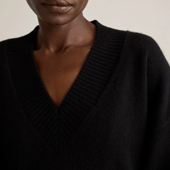 NWT QUINCE Women's Mongolian Cashmere Oversized V-Neck Sweater Black Size Medium - Picture 2 of 11